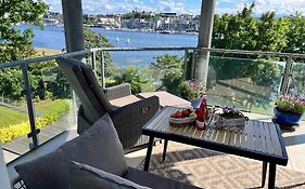 Beste Lage mit Warnowblick - großer Balkon, zwei Schlafzimmer, Aufzug, Stellplatz